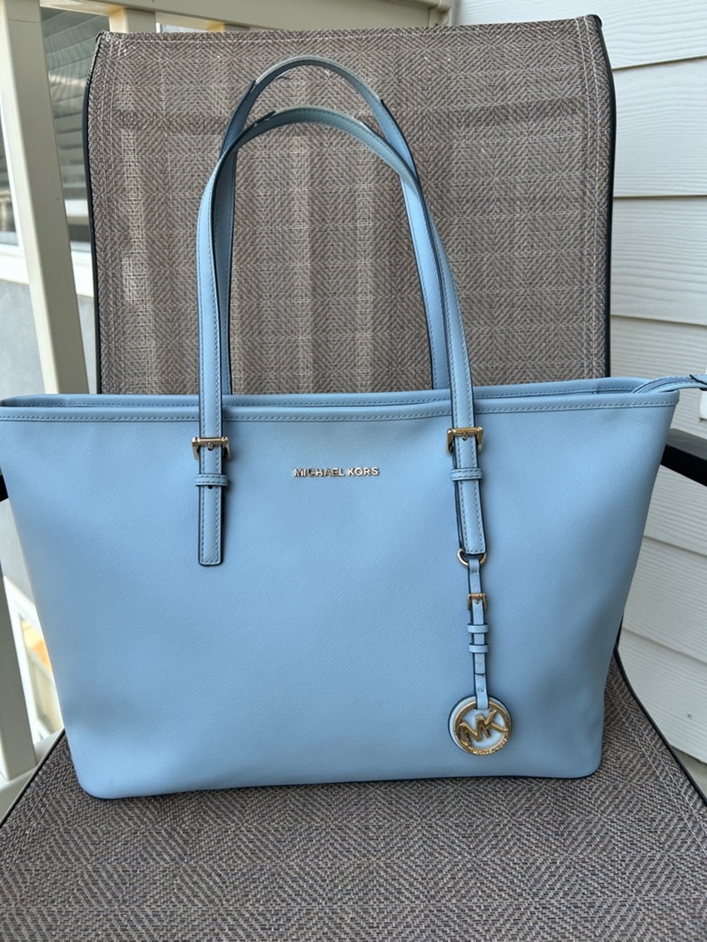 Michael Kors Jet Set Sky Blue Saffiano Leather Tote with gold tone MK Charm - Picture 2 of 14